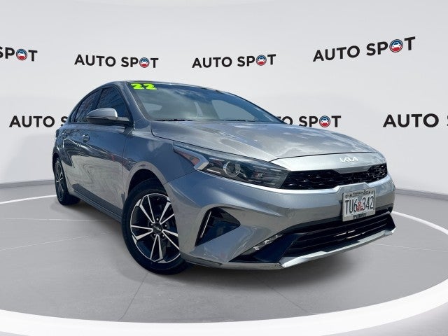 2022 Kia Forte FE in Gray — front three-quarter view
