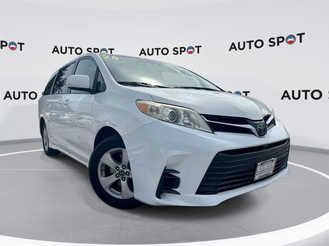 2020 Toyota Sienna LE Auto Access Seat in White — front three-quarter view