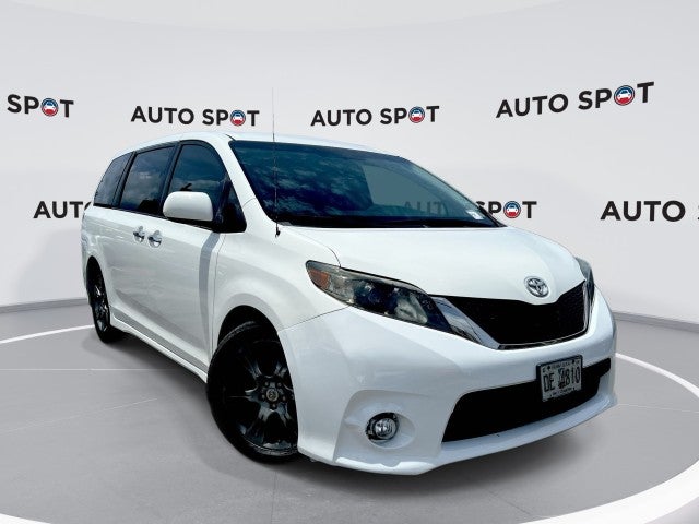 2014 Toyota Sienna SE in White — front three-quarter view