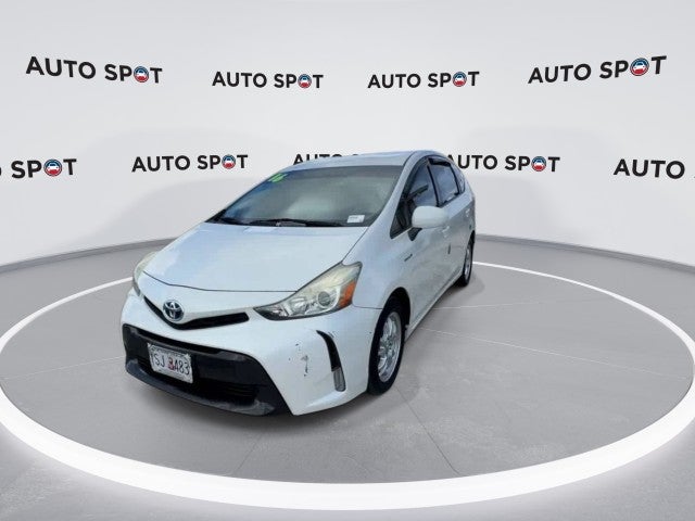 2016 Toyota Prius v — detail view